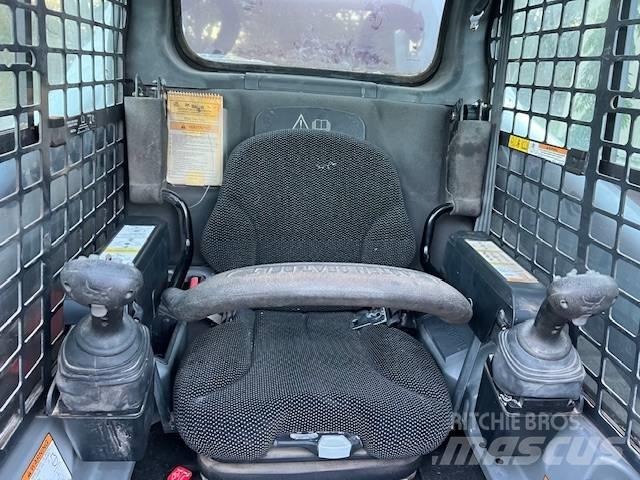 Bobcat T 870 Smykem řízené nakladače