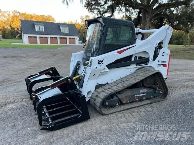 Bobcat T 870 Smykem řízené nakladače