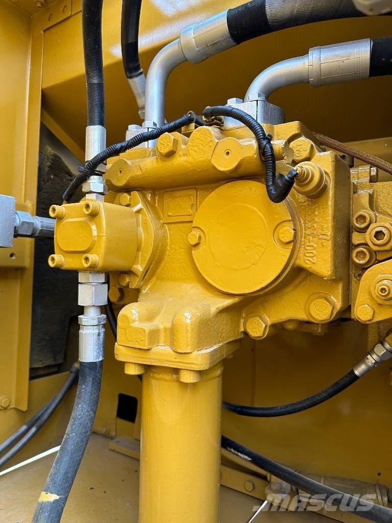 CAT 330D Pásová rýpadla