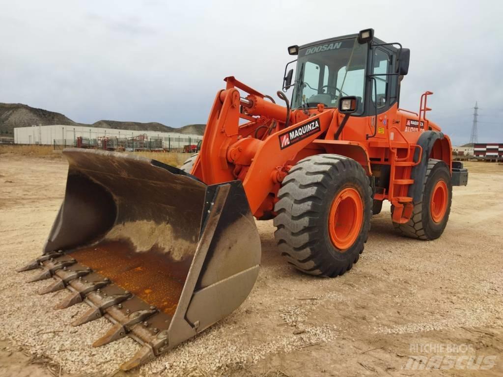 Doosan DL 300 Kolové nakladače
