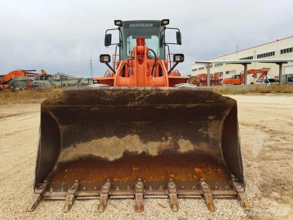 Doosan DL 300 Kolové nakladače