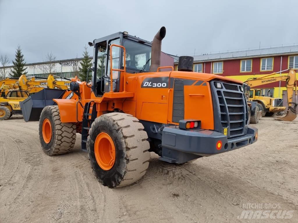 Doosan DL 300-3 Kolové nakladače