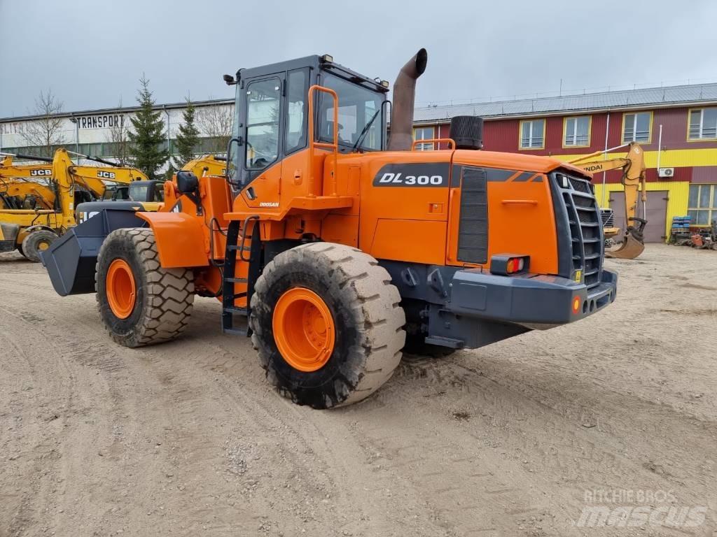 Doosan DL 300-3 Kolové nakladače