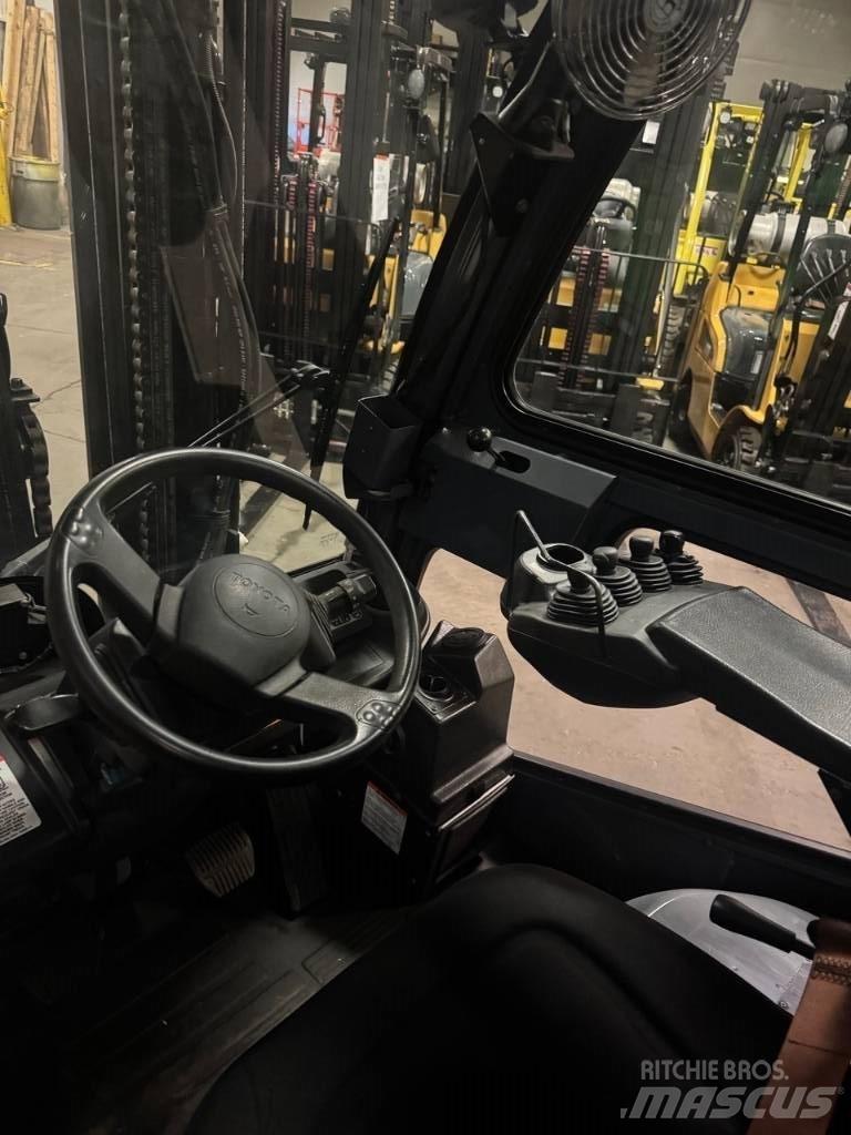 Toyota 8 FGCU 30 Další