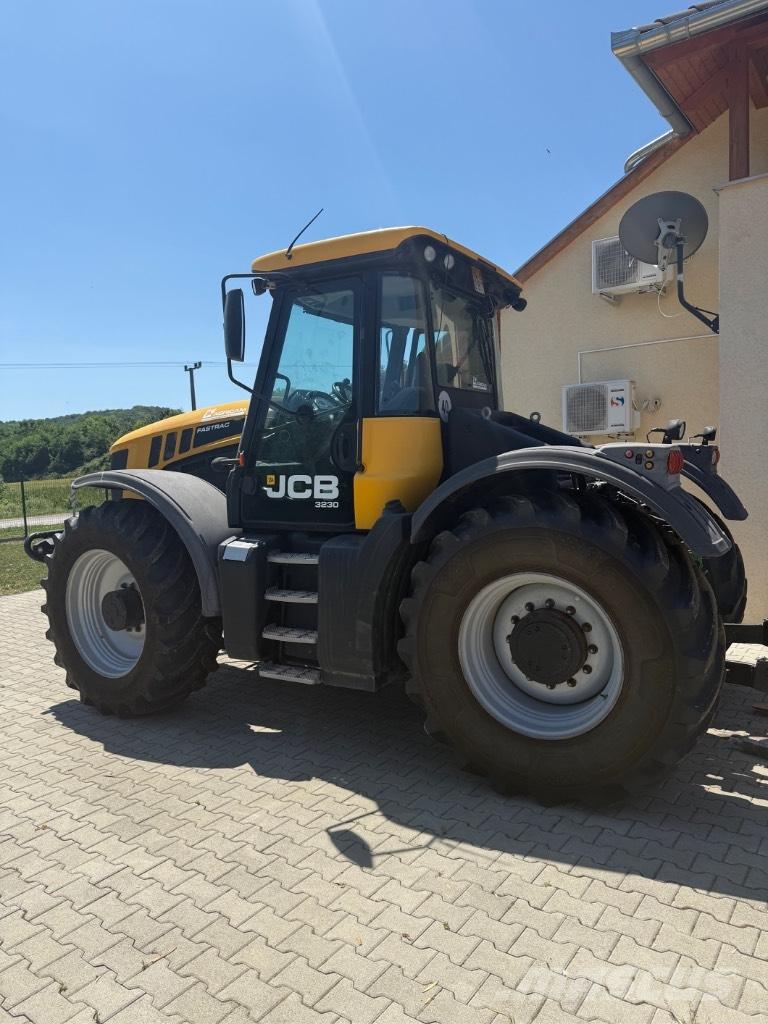 JCB JCB Fastrack3230 Traktory