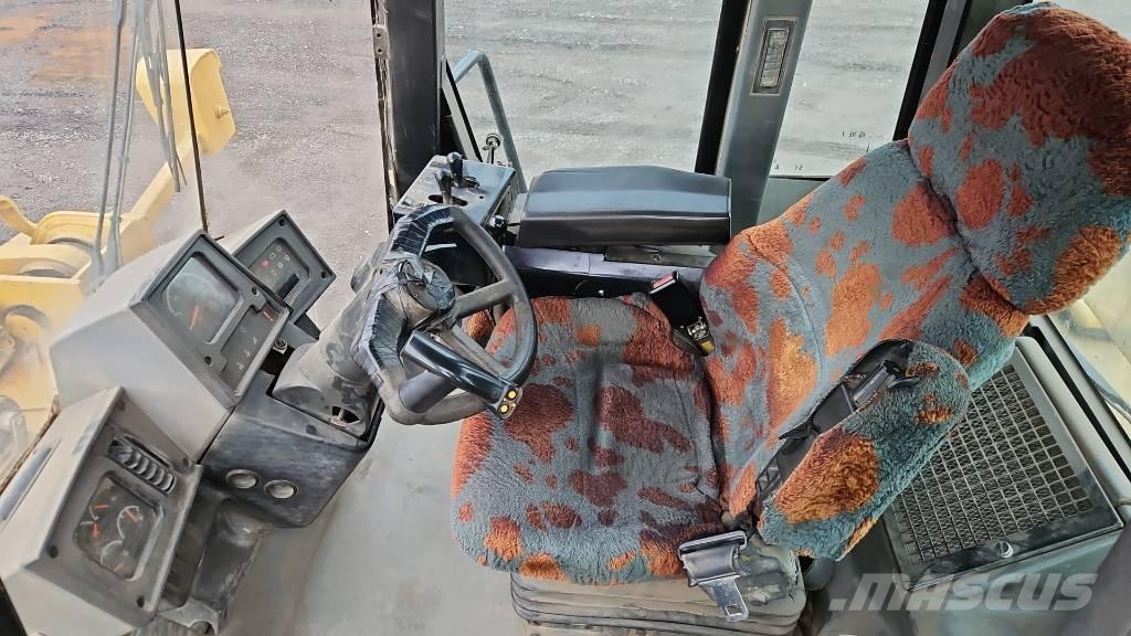 CAT 962 G Kolové nakladače