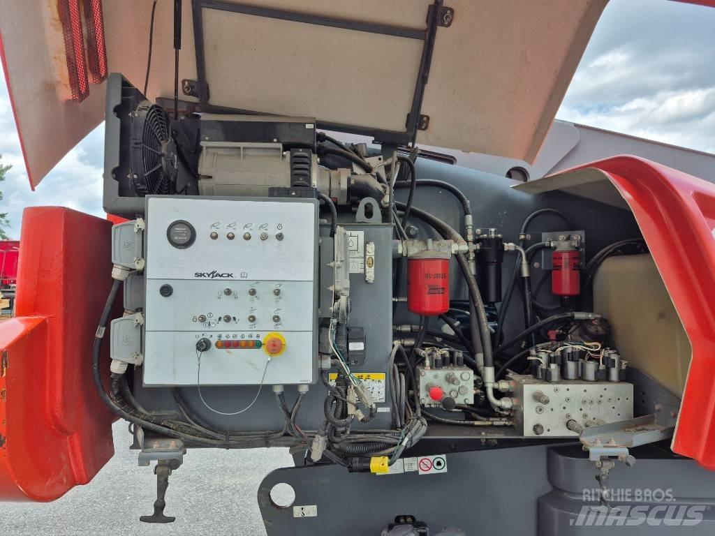 SkyJack SJ 66 T Kloubové plošiny