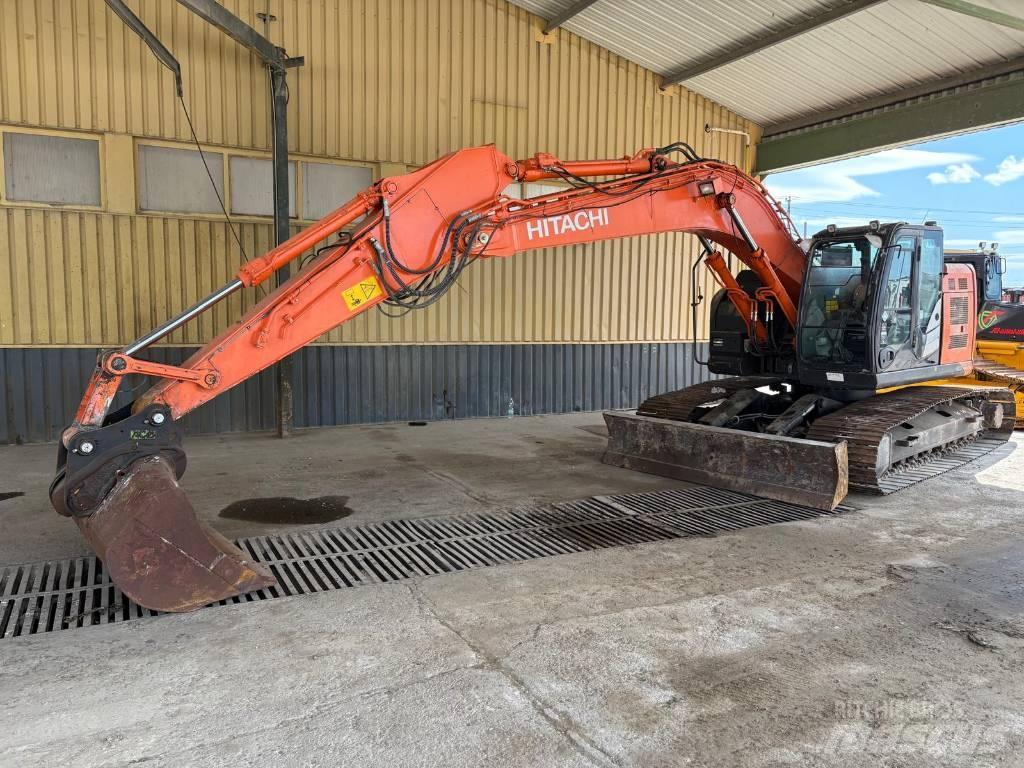 Hitachi ZX 225 Pásová rýpadla