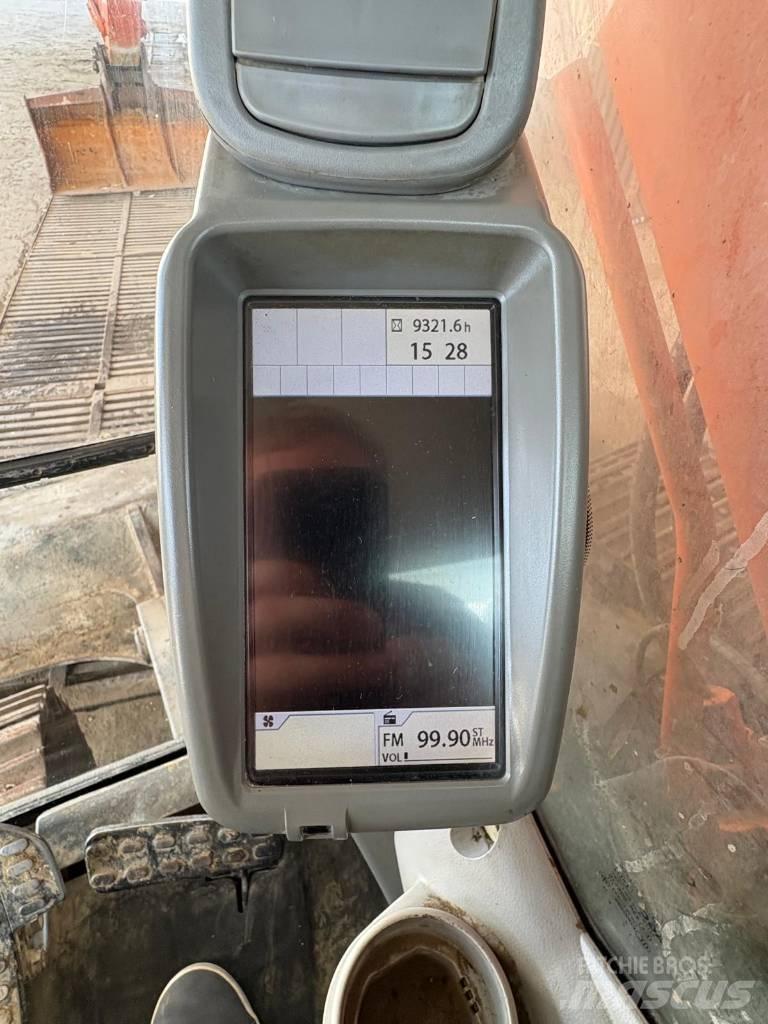Hitachi ZX 225 Pásová rýpadla