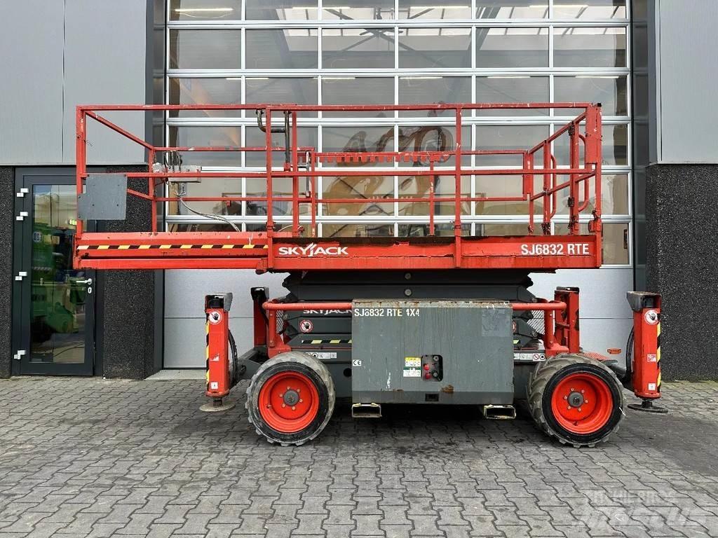SkyJack SJ6832 RTE Nůžková zvedací plošina