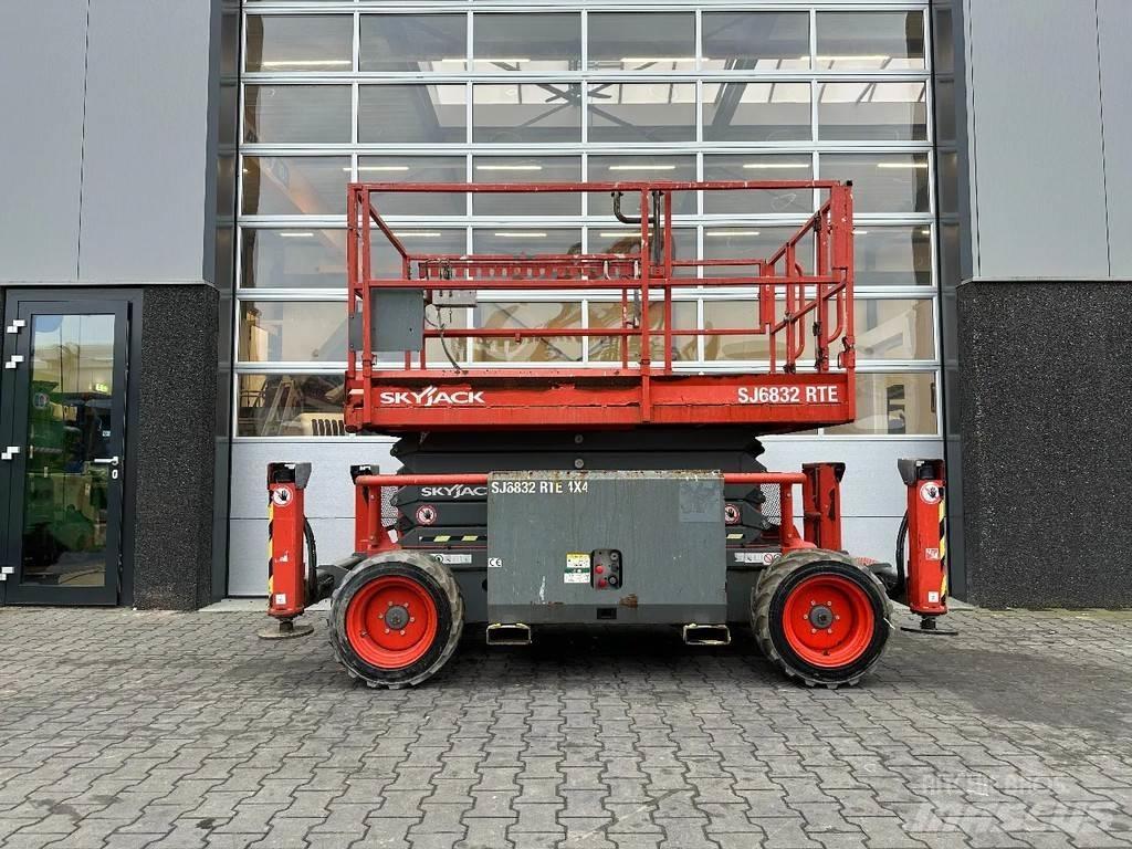 SkyJack SJ6832 RTE Nůžková zvedací plošina