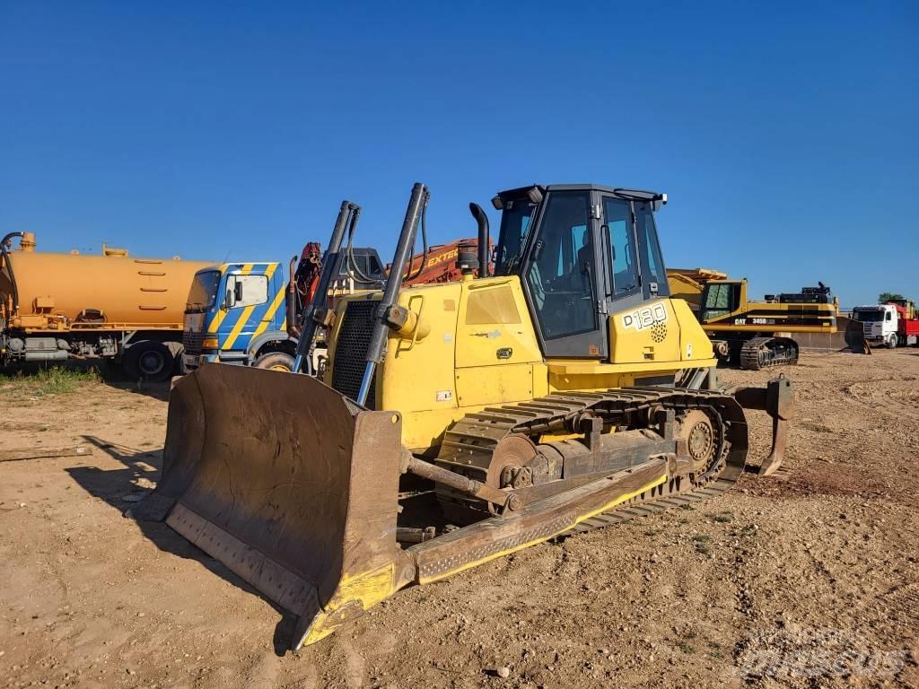 New Holland D 180 Pásové dozery