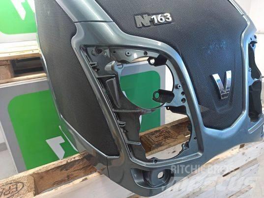 Valtra N 163 hood Kabiny a interiér