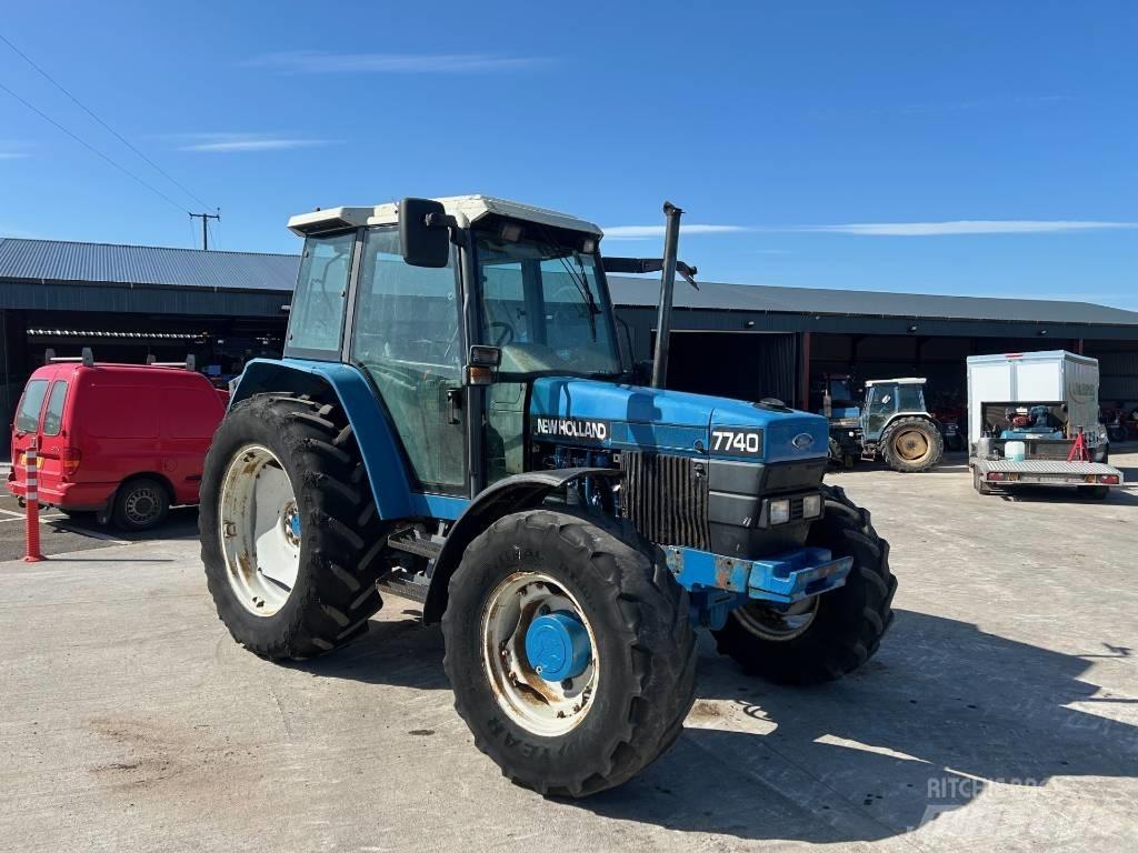 New Holland 7740 Traktory