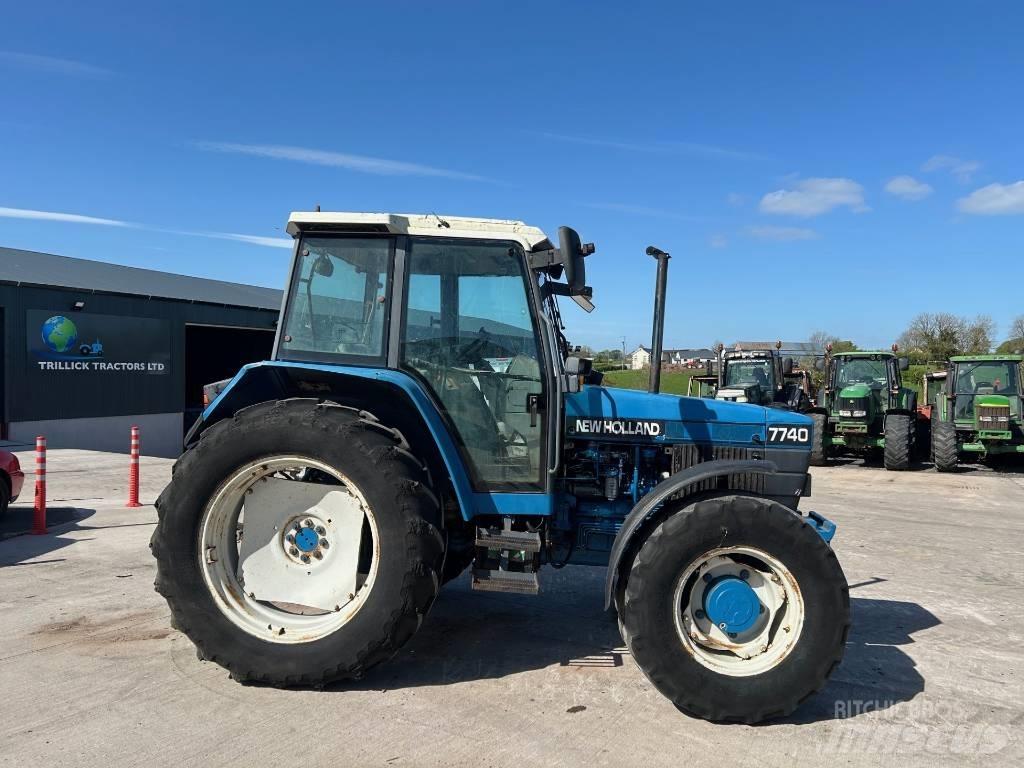 New Holland 7740 Traktory