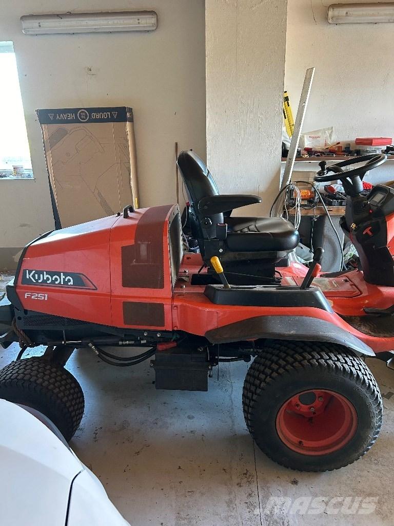 Kubota F 251 Sekačky namontované a tažené