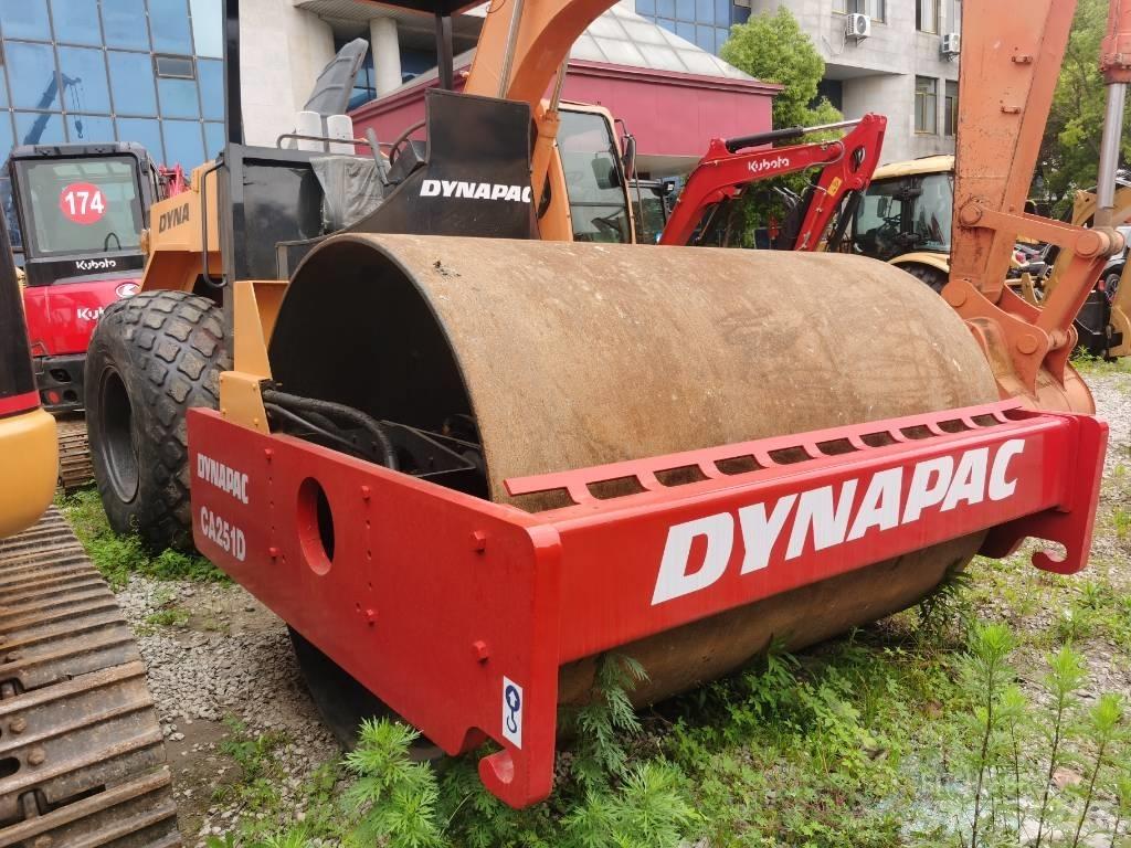 Dynapac CA 251 D Tahačové válce