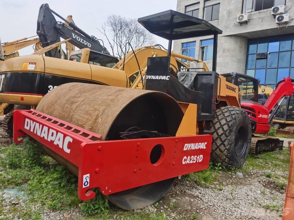 Dynapac CA 251 D Tahačové válce