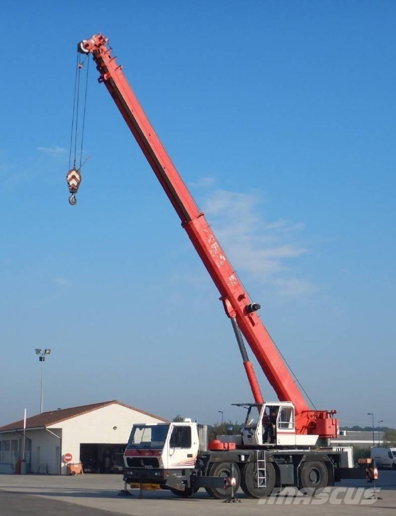 Grove GMK 3050 Univerzální terénní jeřáby