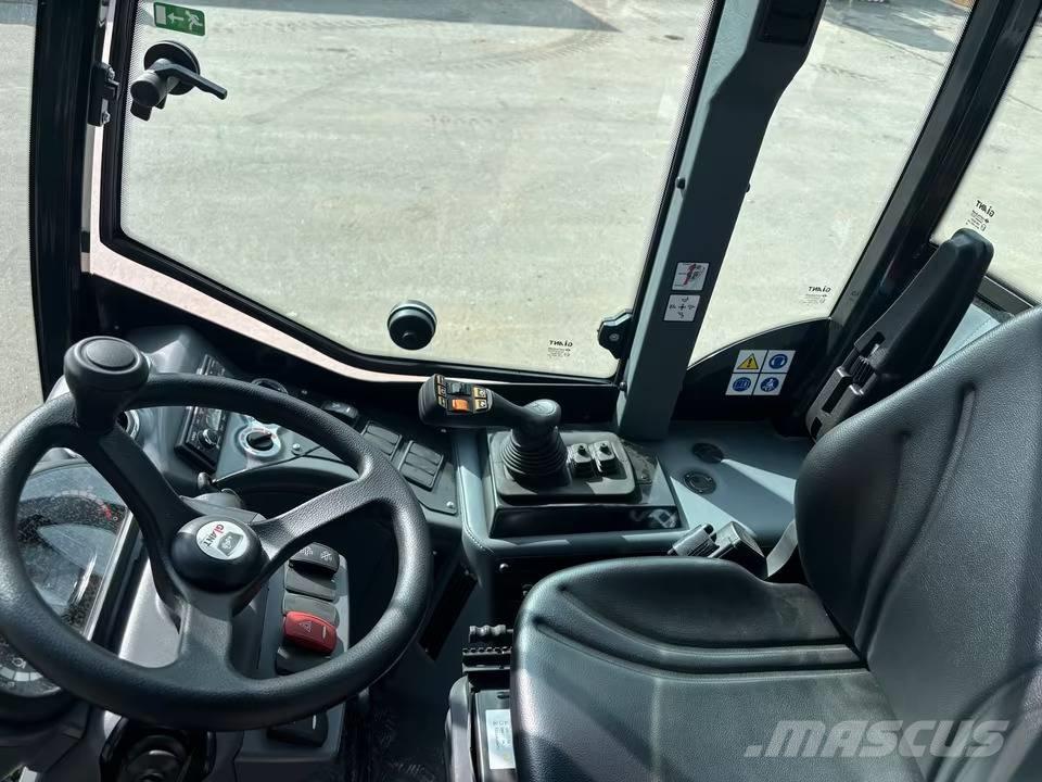 GiANT G 3500 X-tra Kolové nakladače