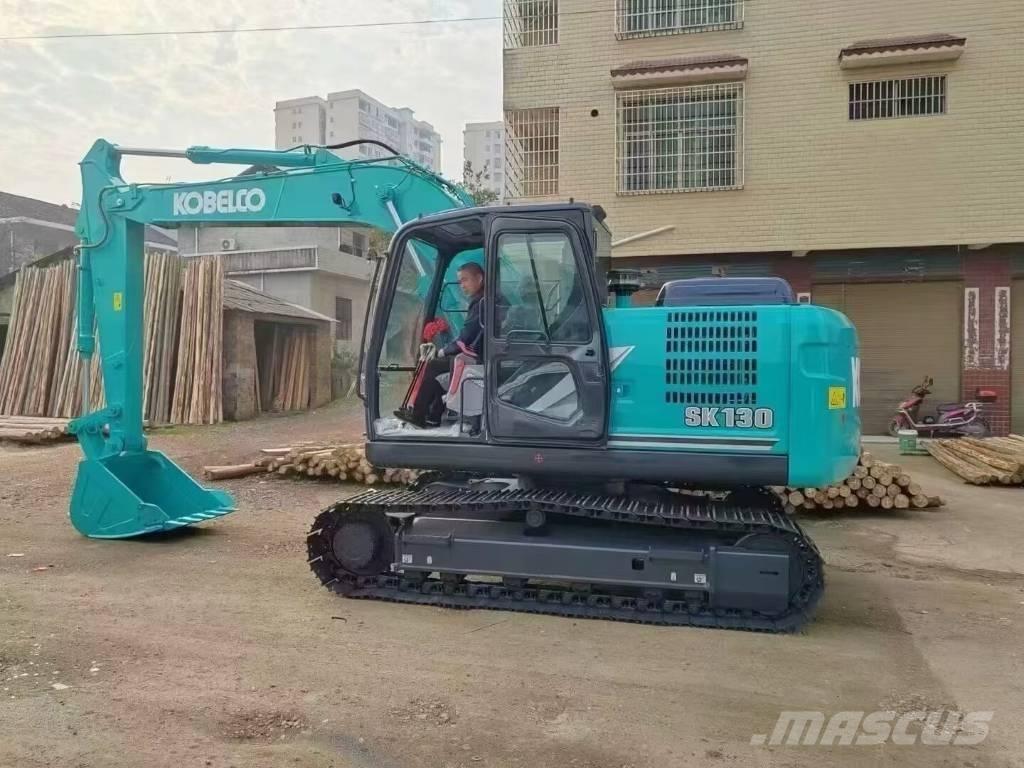 Kobelco SK130-11 Midi rýpadla 7t - 12t