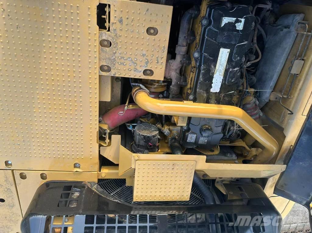 CAT 330 D Pásová rýpadla