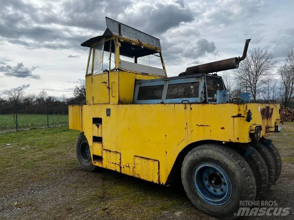 Hamm GRW 10 Pneumatikové válce