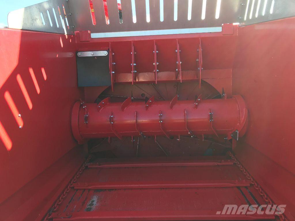 Silofarmer 280 Drtiče a řezače balíků