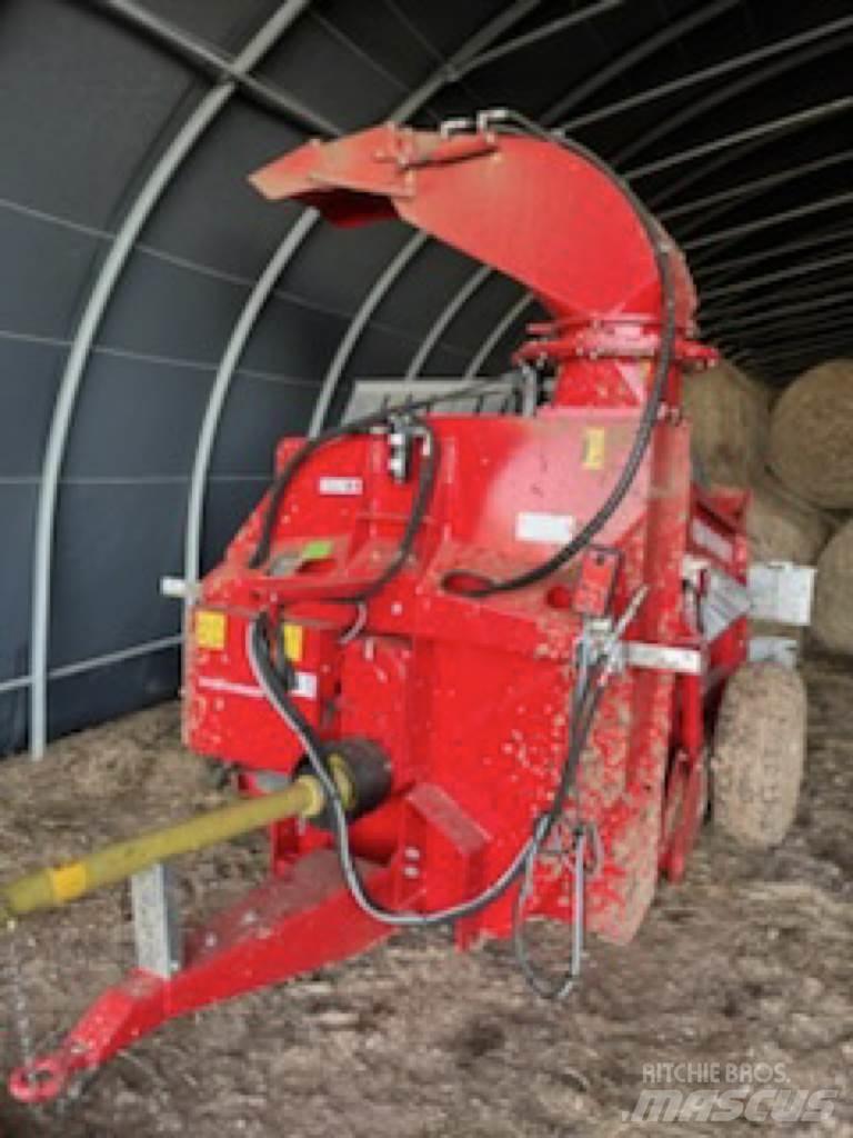 Silofarmer P 280 Drtiče a řezače balíků