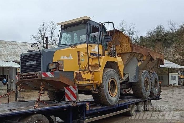 Komatsu HM300-2 Vyklápěcí dempry