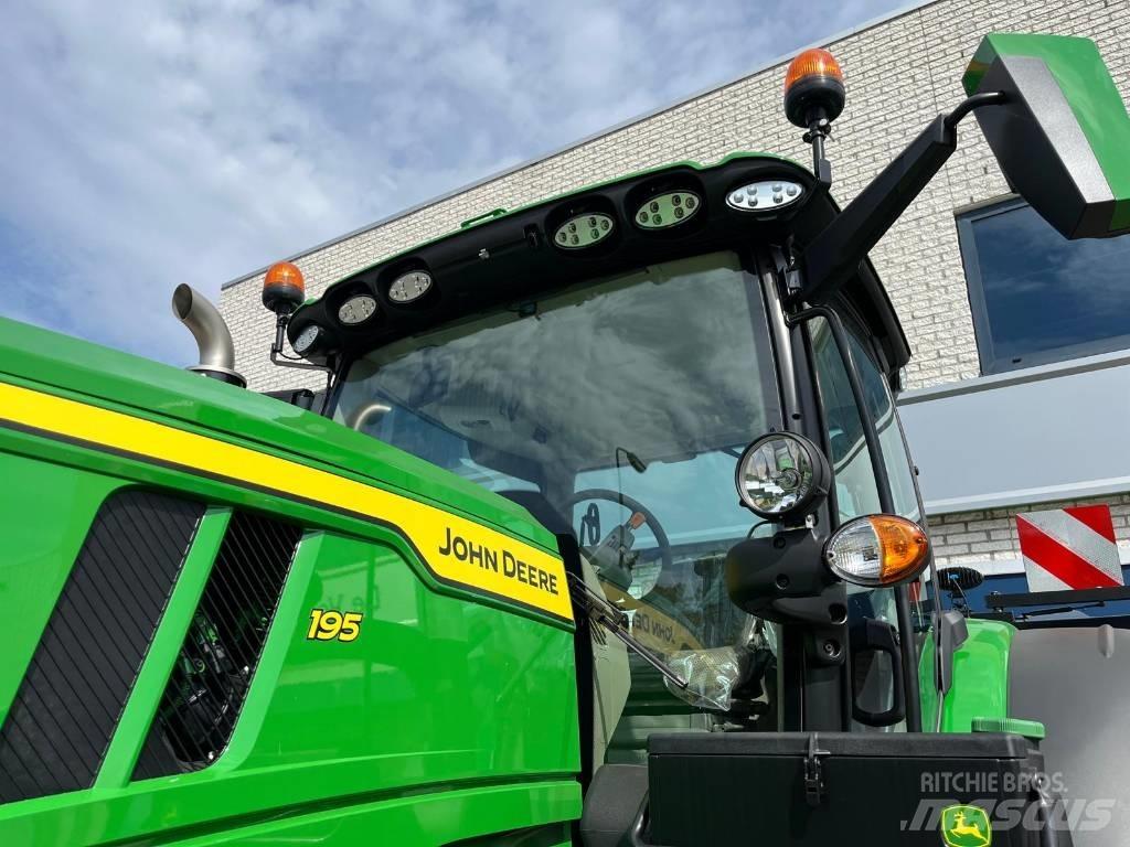 John Deere 6R195 Traktory