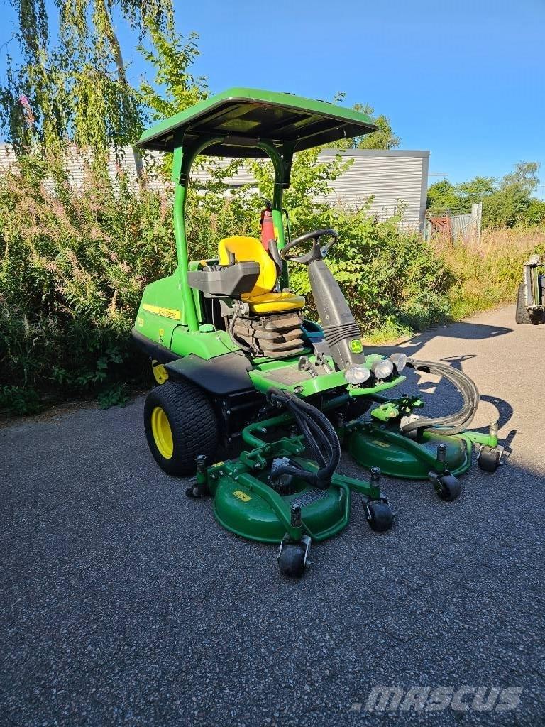 John Deere 7400 A Sekačky pro sečení roughů a semiroughů