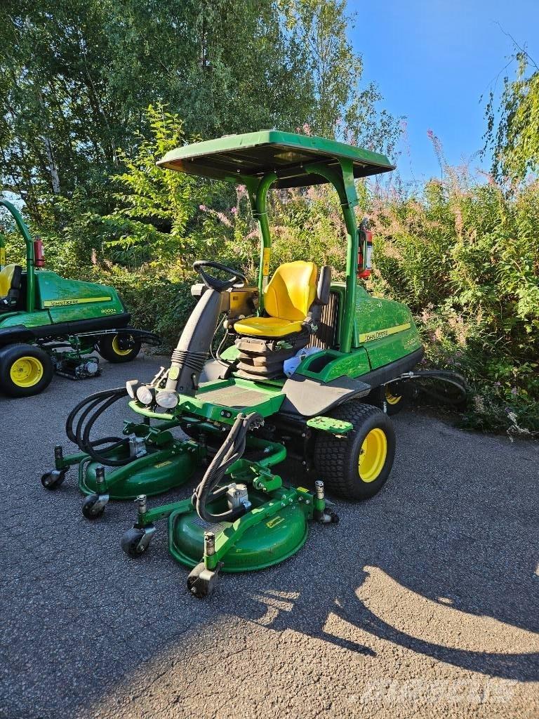 John Deere 7400 A Sekačky pro sečení roughů a semiroughů