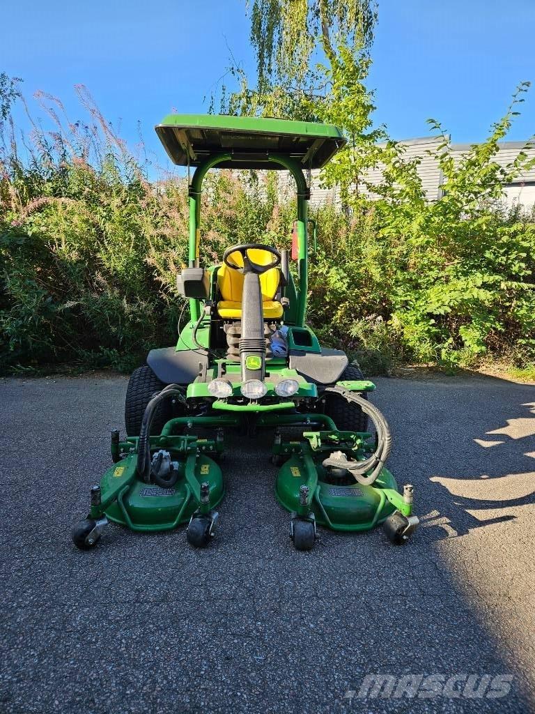 John Deere 7400 A Sekačky pro sečení roughů a semiroughů