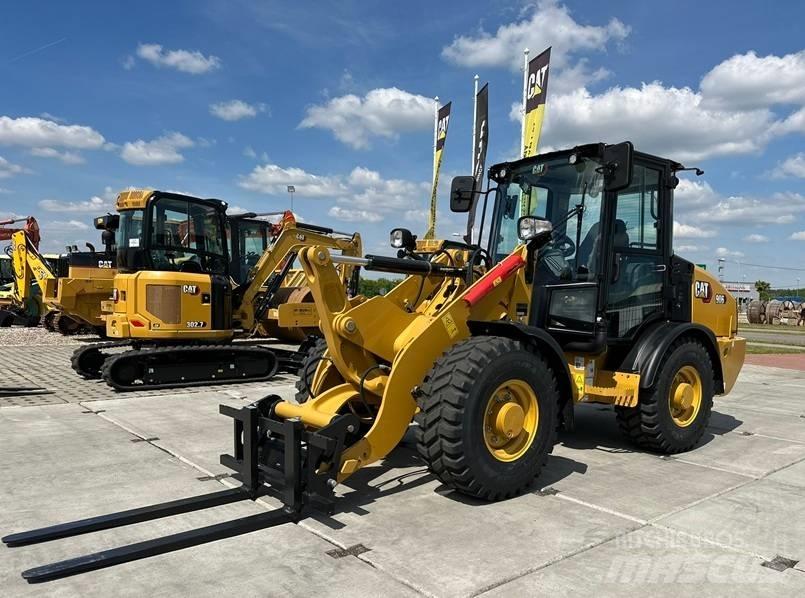 CAT 906 Kolové nakladače