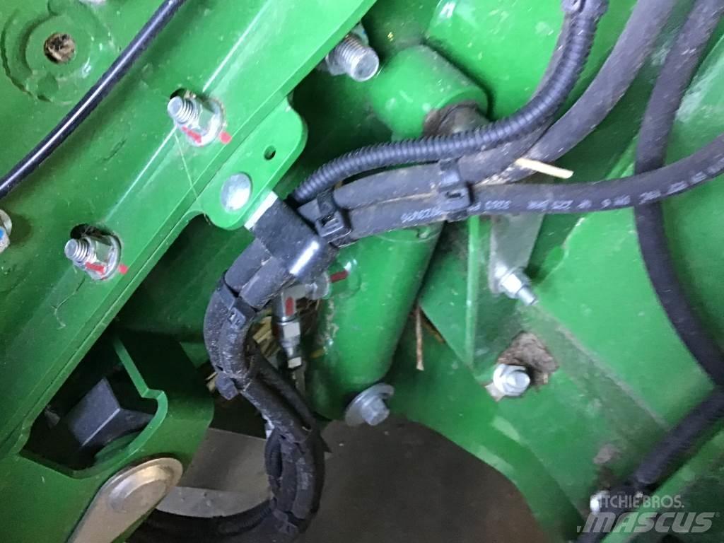 John Deere V461M Lis na válcové balíky