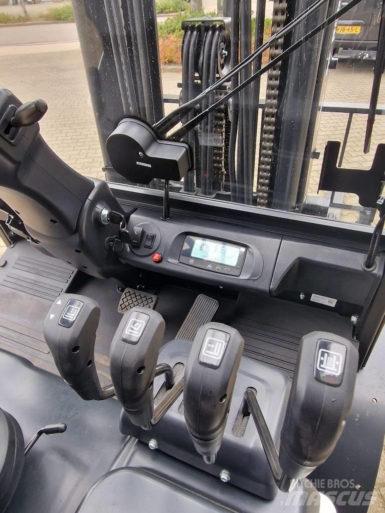 Bobcat B 30 X-7 Plus Akumulátorové vozíky