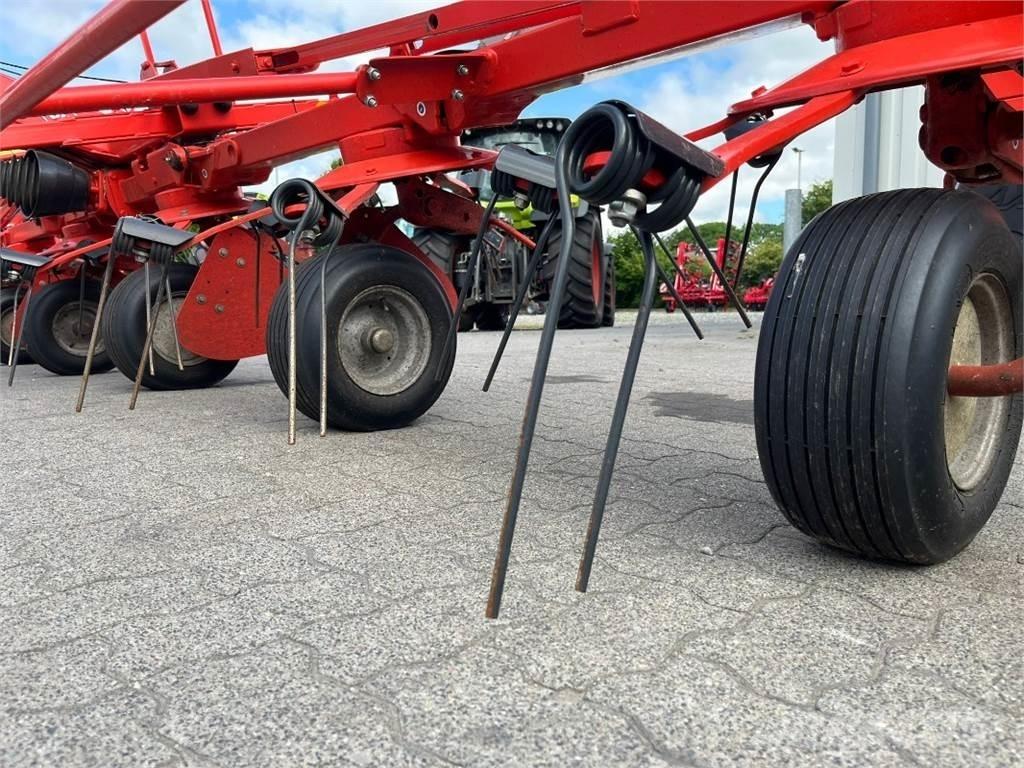 Kuhn GF6502 Obraceče a shrabovače sena