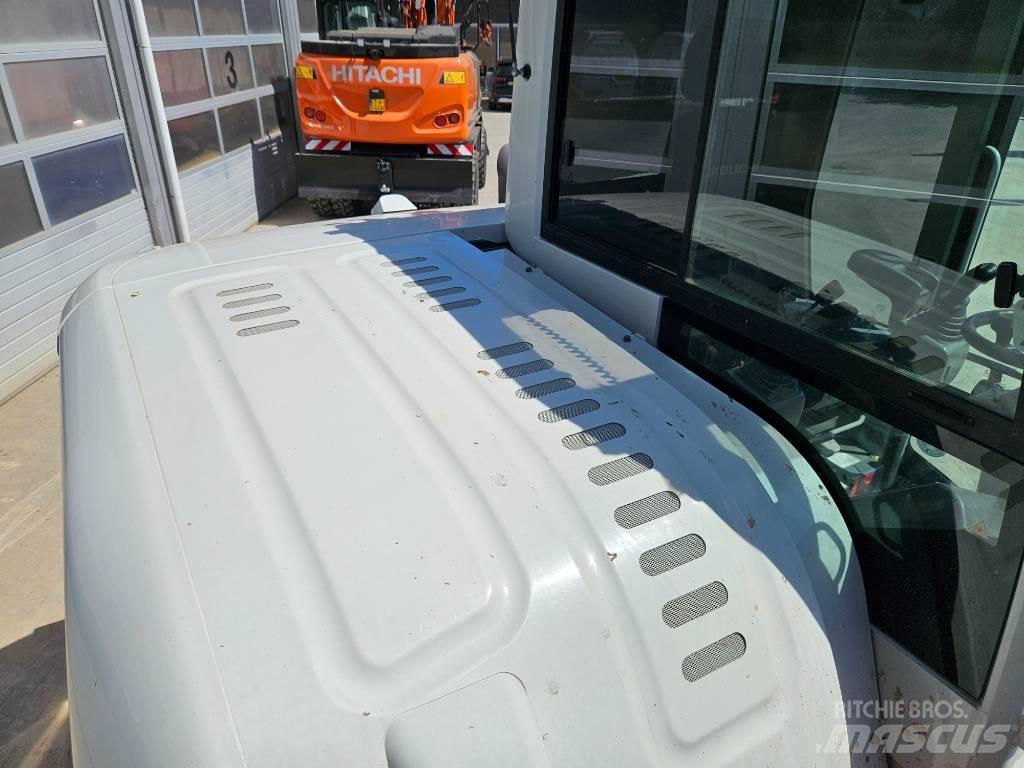 Takeuchi TB295W Kolová rýpadla