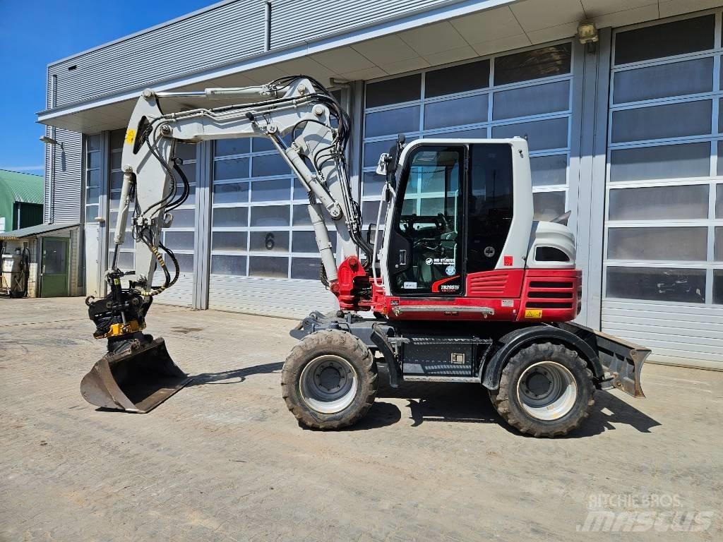 Takeuchi TB295W Kolová rýpadla