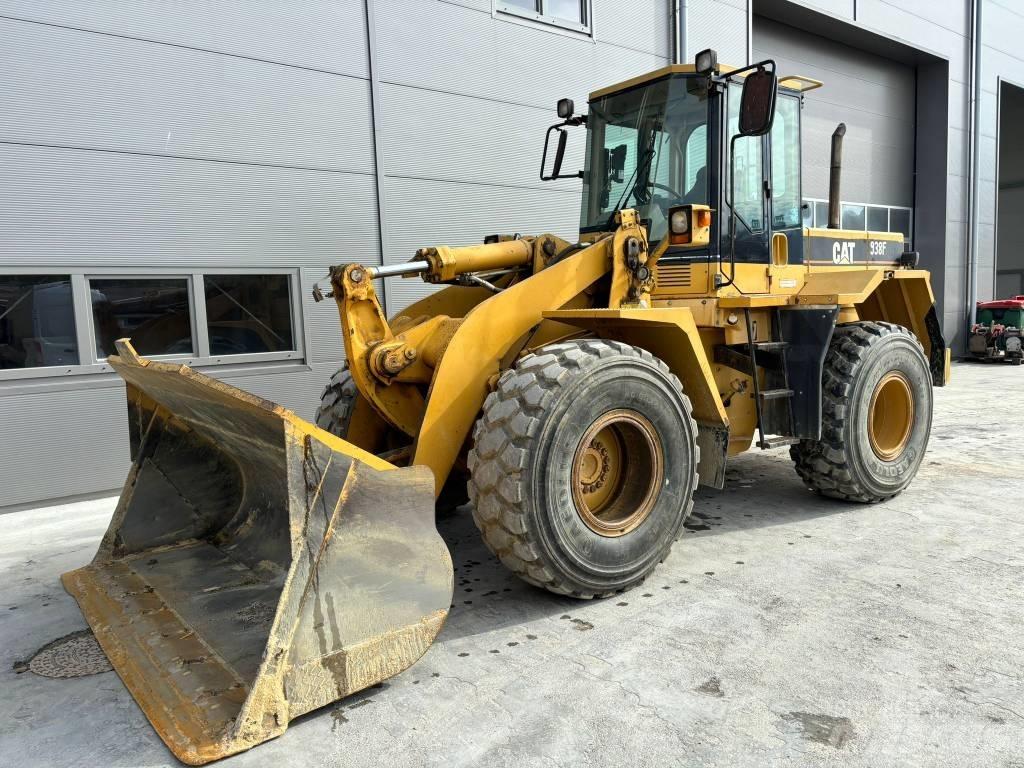 CAT 938F Kolové nakladače