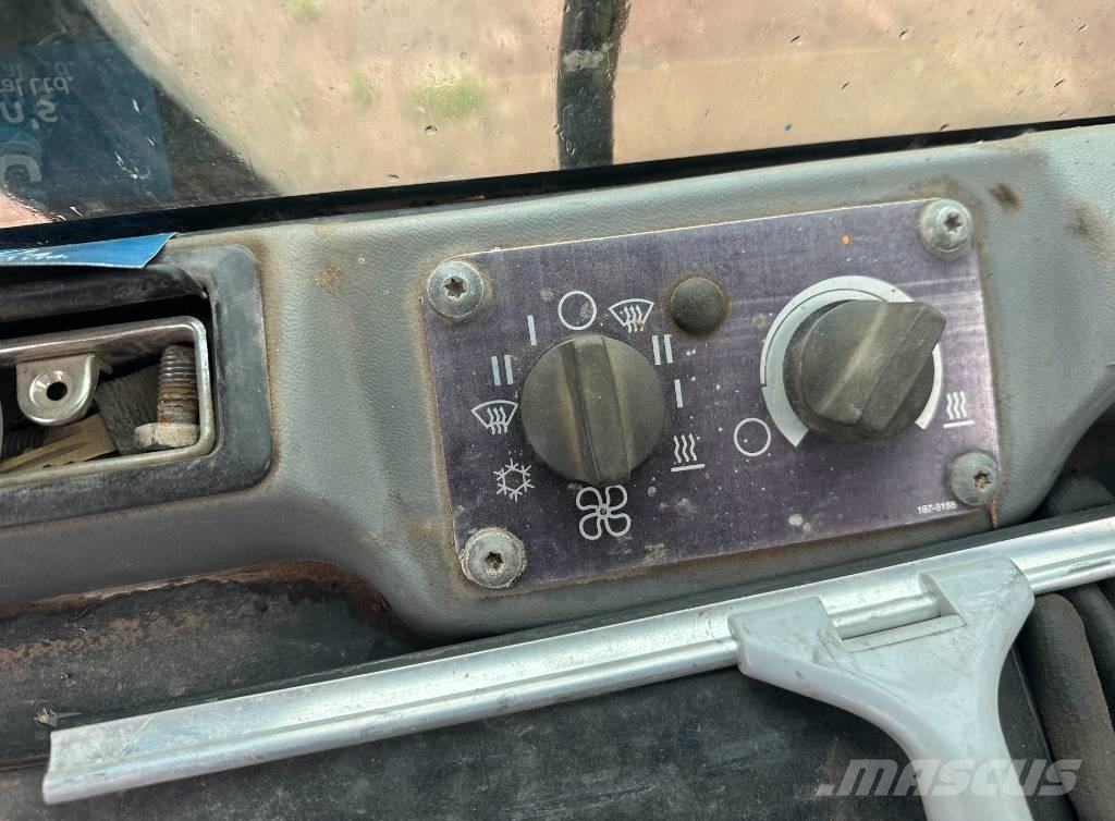 CAT 963 C Pásové nakladače