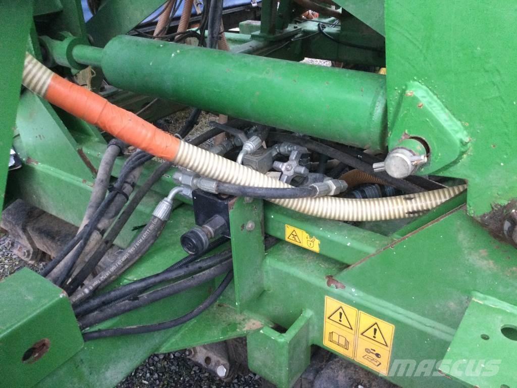John Deere 750 A Kombinované secí stroje