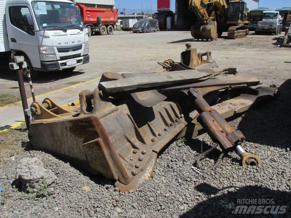 CAT D8T-15 Pásové dozery