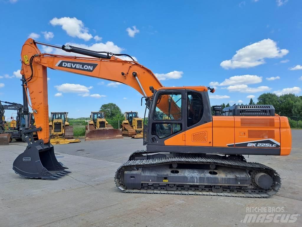 Develon DX225LC-7M Pásová rýpadla