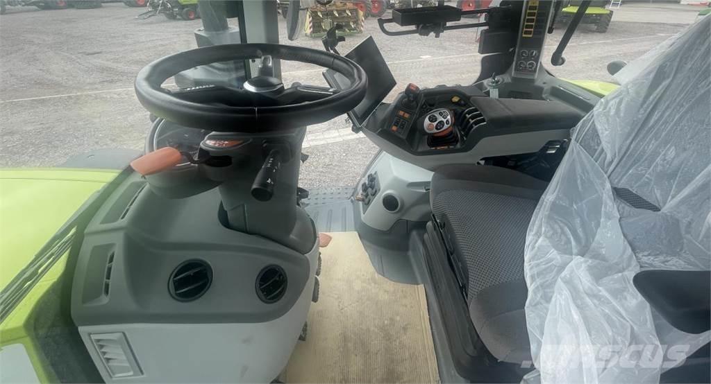 CLAAS AXION 960 TT Traktory
