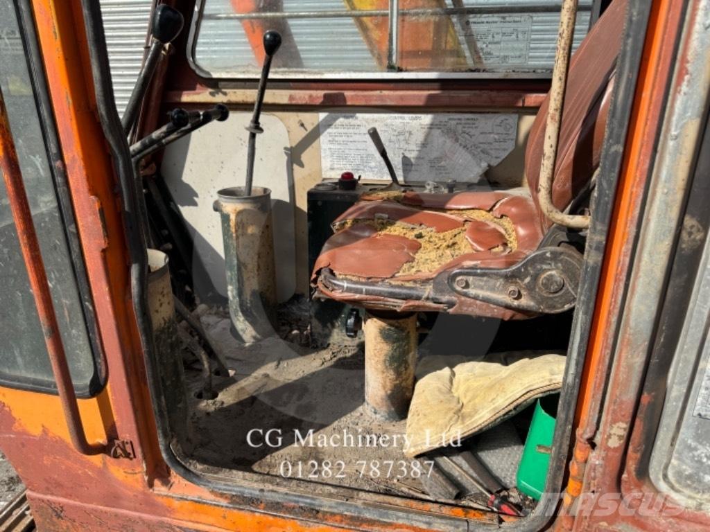 Hitachi UH031 Pásová rýpadla