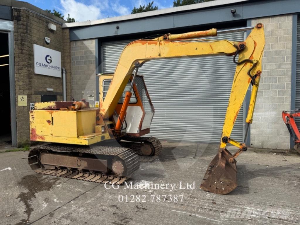 Hitachi UH031 Pásová rýpadla