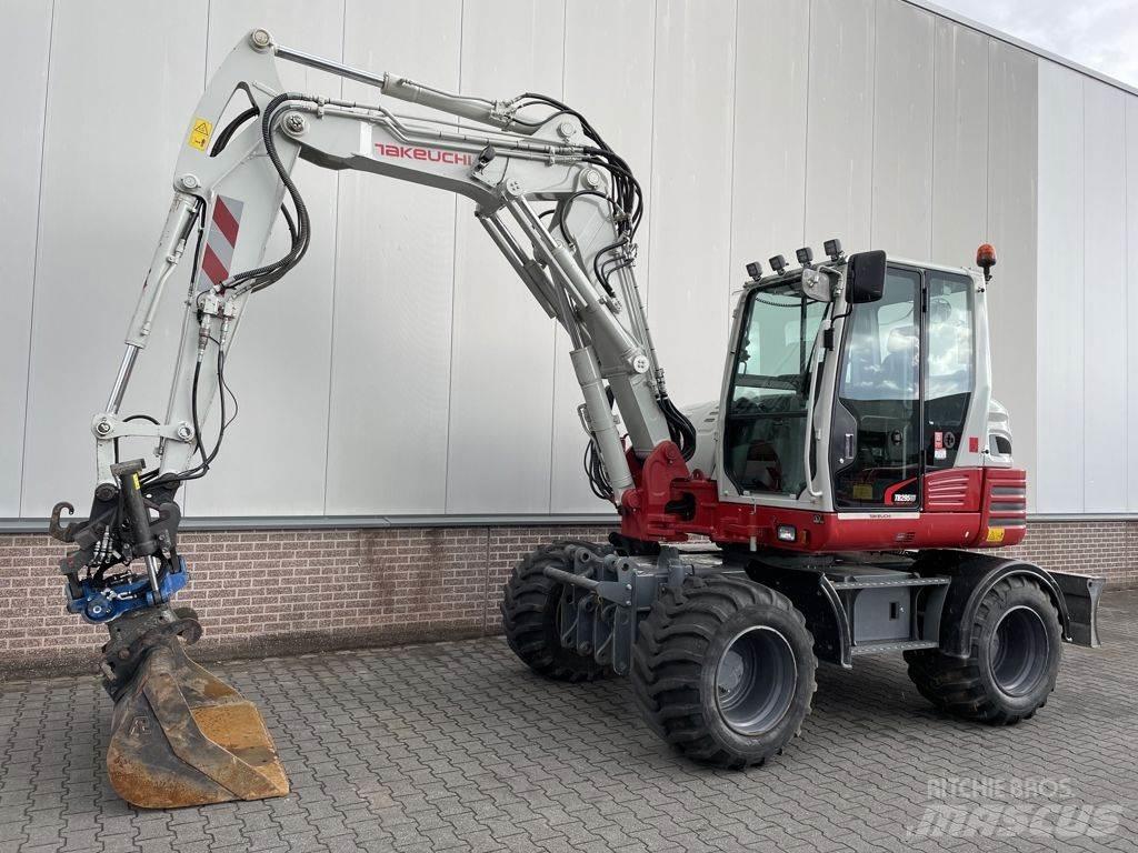Takeuchi TB295W Kolová rýpadla