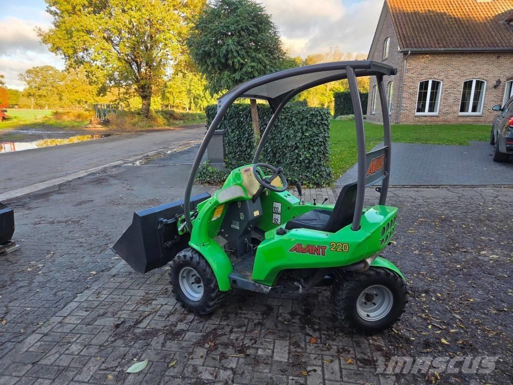 Avant 220 Víceúčelové nakladače